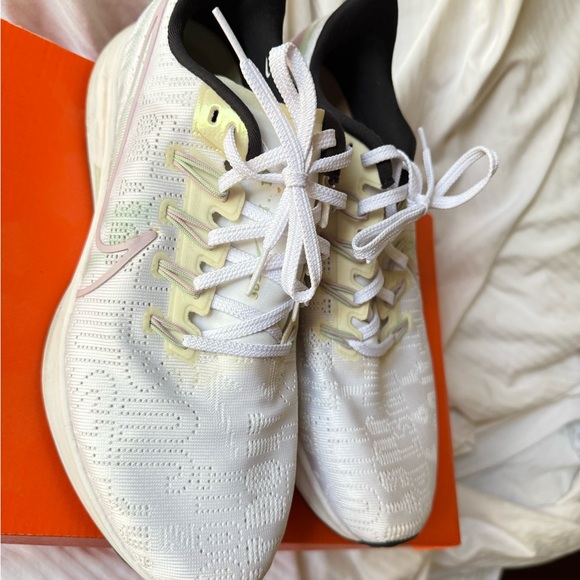 Nike air zoom Pegasus trainers, Athletic Shoes with Streamlined Design size 10 - Picture 7 of 8